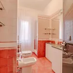 Guesthost - Sturla Cozy Flat With Private Parking Lejlighed *