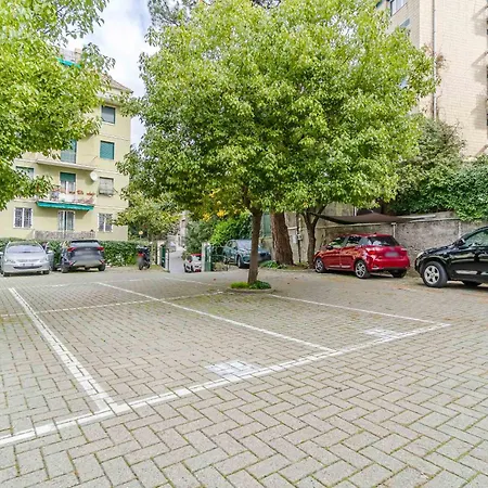 Apartment Guesthost - Sturla Cozy Flat With Private Parking