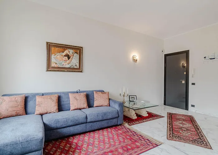 Apartment Guesthost - Sturla Cozy Flat With Private Parking *
