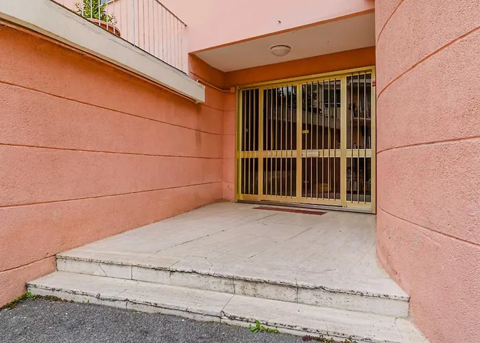 Apartment Guesthost - Sturla Cozy Flat With Private Parking *
